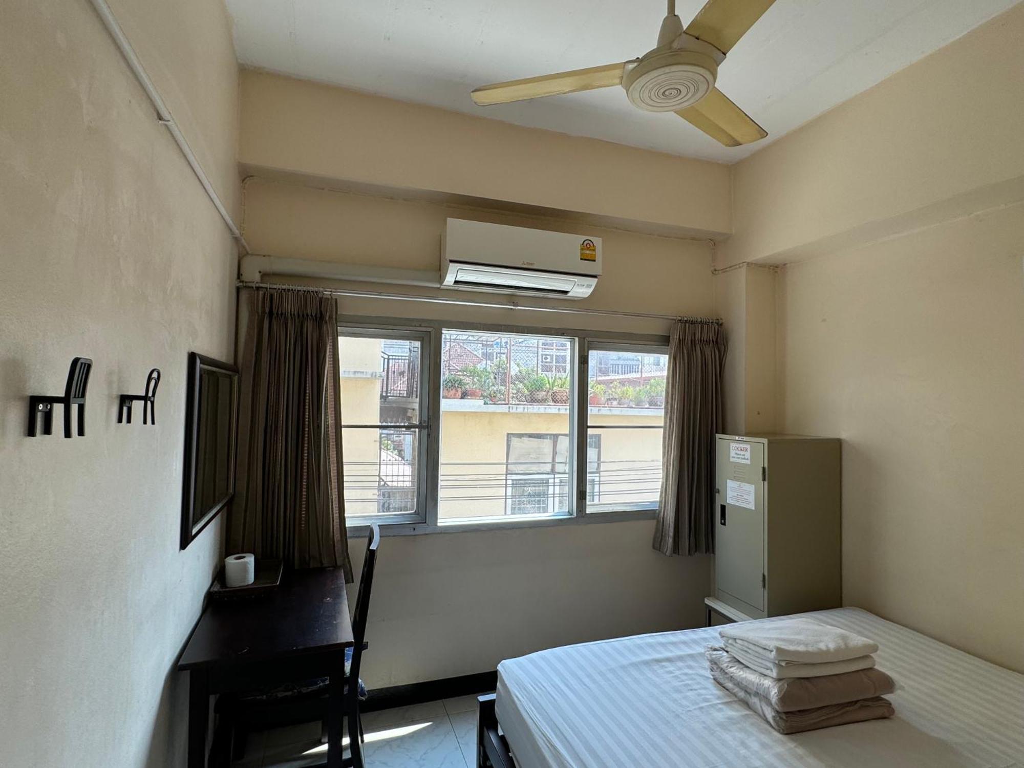 Kc Guest House Bangkok Exterior photo