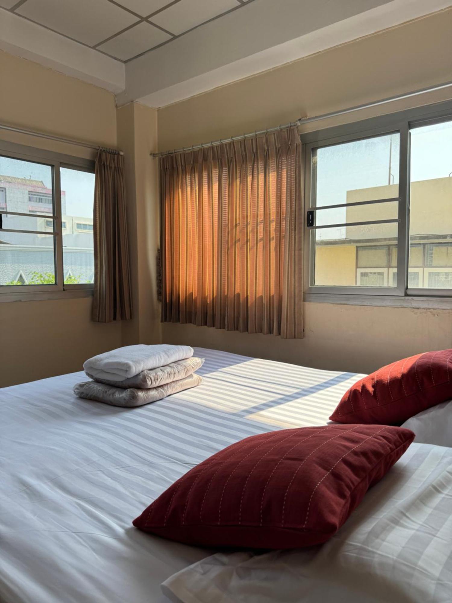 Kc Guest House Bangkok Exterior photo